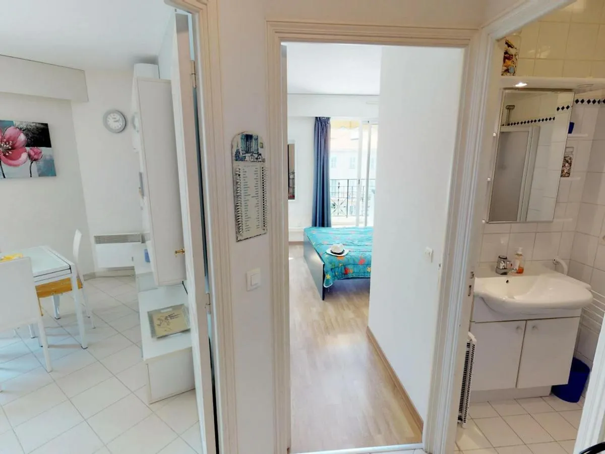 Coquet 2P Avec 2 Balcons, Clim, Parking Et Wi-Fi Gratuit, En Plein Centre De Menton - Fr-1-196-157 Apartment
