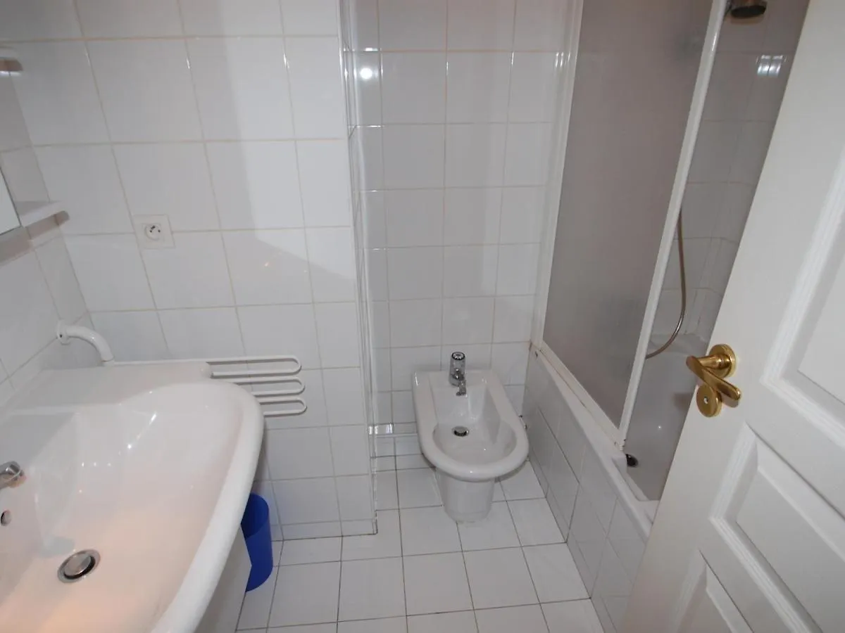 Coquet 2P Avec 2 Balcons, Clim, Parking Et Wi-Fi Gratuit, En Plein Centre De Menton - Fr-1-196-157 Apartment 0*,  France