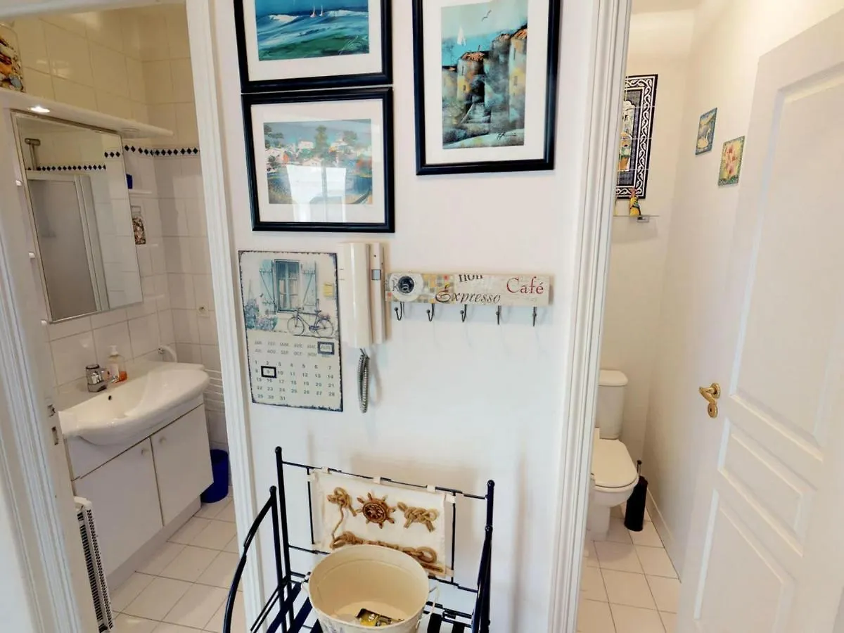 Coquet 2P Avec 2 Balcons, Clim, Parking Et Wi-Fi Gratuit, En Plein Centre De Menton - Fr-1-196-157 Apartment